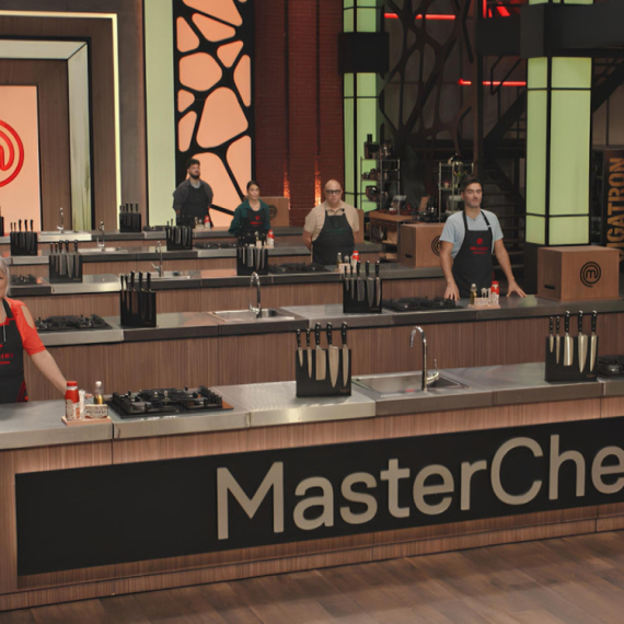 Nova epizoda Masterchefa od 22 sata na TV Prva: Takmičari u crnim keceljama osmesima teraju tremu