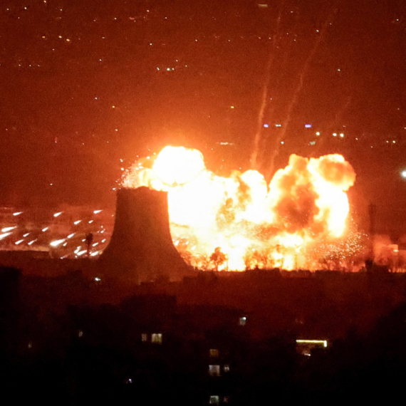 Američki i izraelski avioni napadaju – odjekuju eksplozije, nebo "gori" FOTO/VIDEO