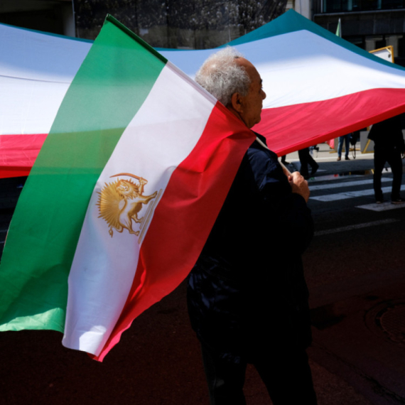 Ko će vladati Iranom ako režim padne?; Iz Pariza najavili prelaznu vladu