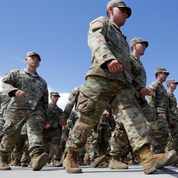 SAD u krizi; Samo 23 odsto mladih sposobno za vojsku; Starosna granica pomerena na 42 godine