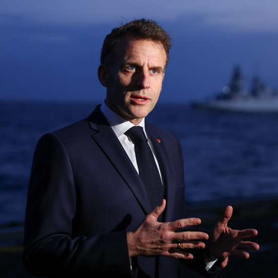 Pripremaju se za rat?; Makron stigao na "Šarl de Gol": "Nećemo trpeti sukobe" VIDEO