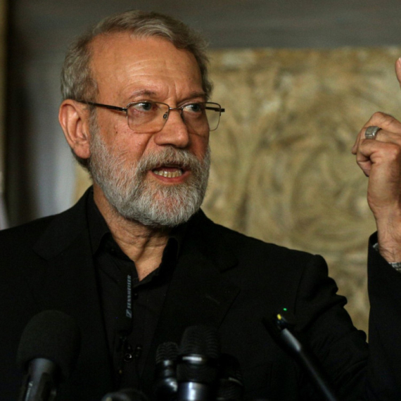 Nova pretnja; Oglasio se Laridžani