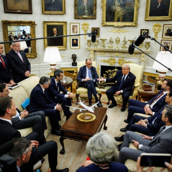 Bizaran običaj u Ovalnom kabinetu: Otkriveno šta Tramp poklanja saradnicima