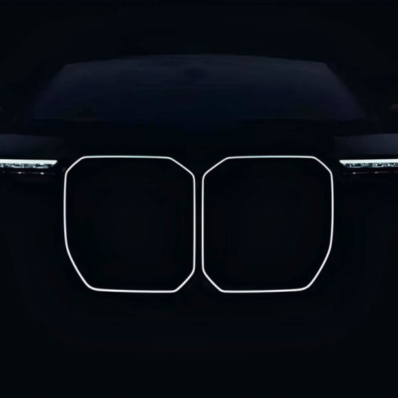 Novi BMW Serije 7 zadržava kontroverzni dizajn: Velika maska i podeljena svetla ostaju