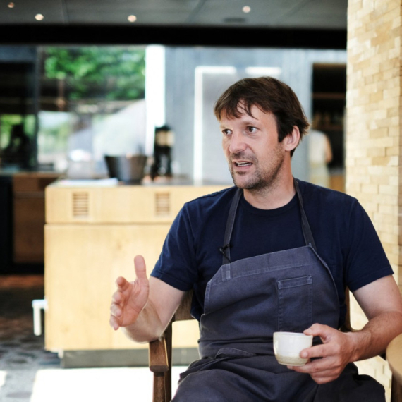 Isplivali jezivi snimci ozloglašenog kuvara: Maltretira zaposlene i nasrće na njih VIDEO