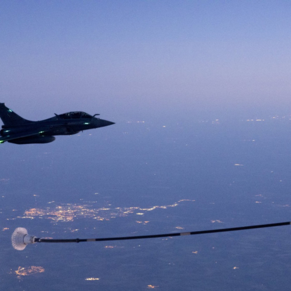 Makron podigao borbene avione