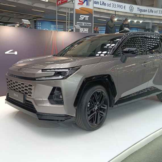 Još jedan zanimljiv debi: Na Sajmu izložena nova Toyota RAV4 FOTO