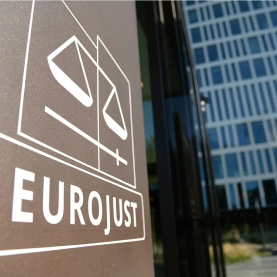 Vaseljenska traži odgovore od Jurodžasta: Kad ćete demantovati netačne natpiseo prestanku međunarodnih istraga