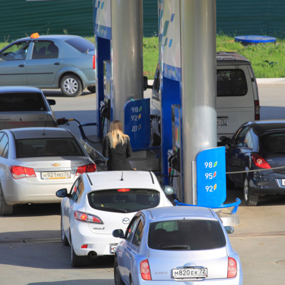 U Sloveniji nestašica goriva , a kod nas ga ima: Važna lekcija o biranju, o odlukama i o izborima VIDEO