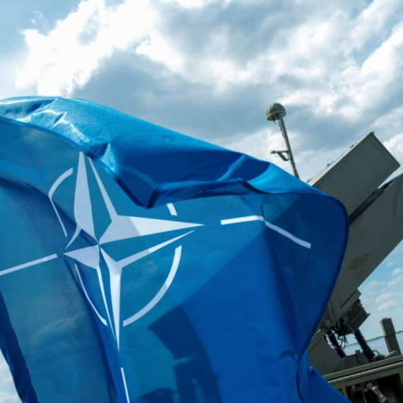 NATO povukao misiju iz Iraka