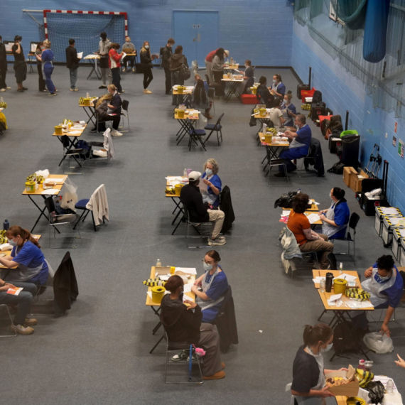 Raste broj smrti zbog meningitisa: Redovi za vakcinaciju FOTO