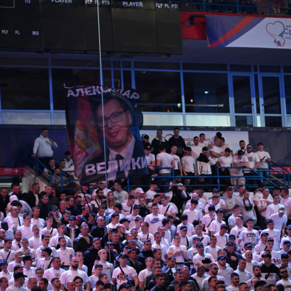 Mesarović na skupu u Areni; "Ponosna na građane koji podržavaju mir i stabilnost"