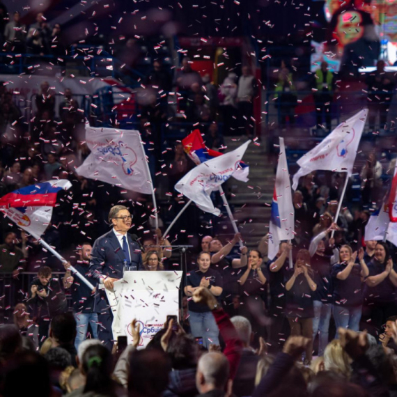 SNS priprema velike mitinge u Beogradu i Novom Sadu od 26. do 28. juna