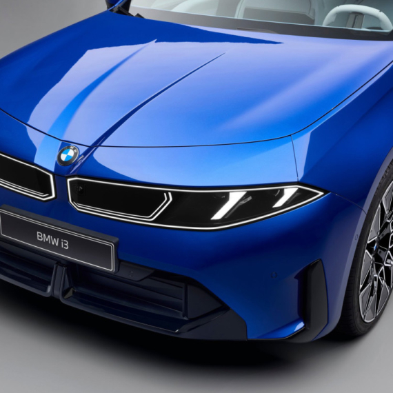 Zašto novi BMW i3 ima široke "bubrege", a iX3 uske? Dizajner otkriva ključnu razliku