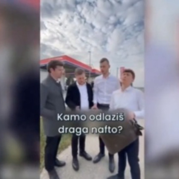 Slovenci "zakukali", dok Srbi toče gorivo; "Kamo odlaziš draga nafto, na pari vozim se..." VIDEO