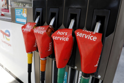 Slika za Vozači navalili: Stotine pumpi ostale bez goriva