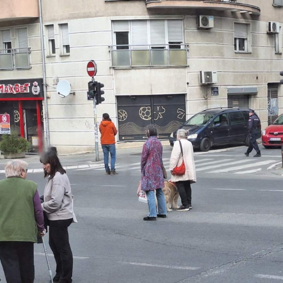 Prava slika blokada i blokadera: Dve osobe obustavile saobraćaj FOTO