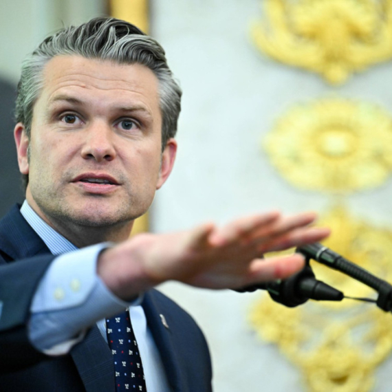 Trampov ministar rata se molio bogu VIDEO