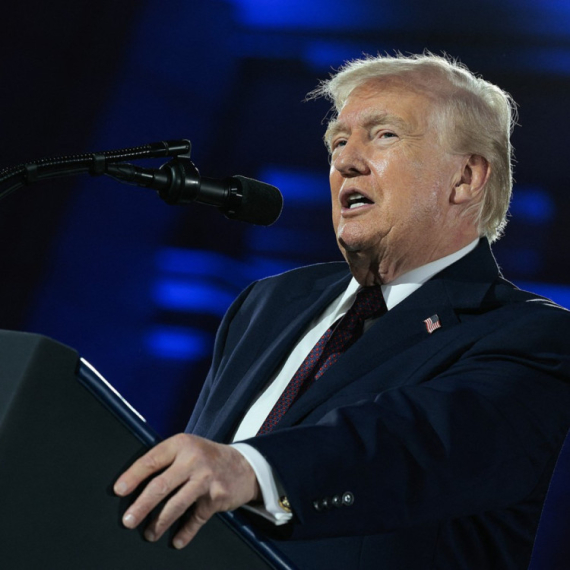 Tramp: "Zemlje NATO-a nisu učinile ništa da pomognu sa ludim Iranom"