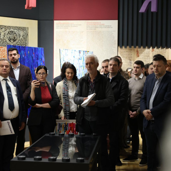 Održana izložba u čast ćirilice: "Ćirilica kao umetnost i nasleđe" FOTO
