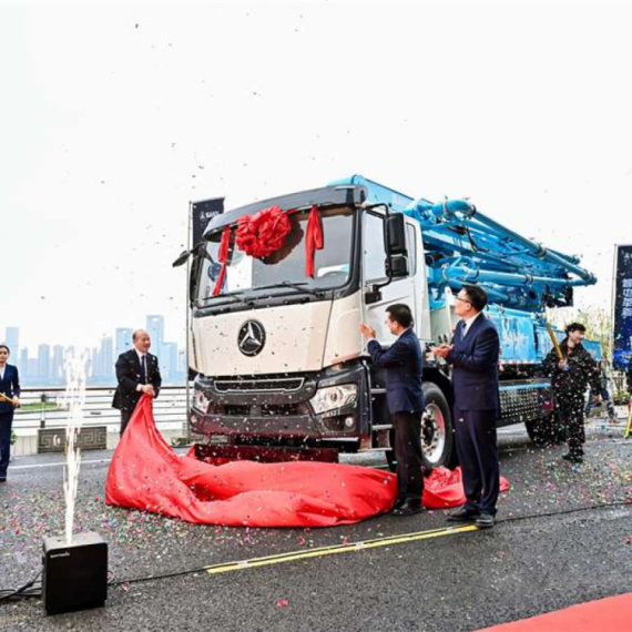 Liči na Mercedesa, ali nije: Kinezi predstavili revolucionarni kamion