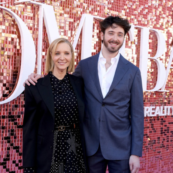 Lisa Kudrou pozirala sa sinom, zbog njega je promenjen scenario serije FOTO