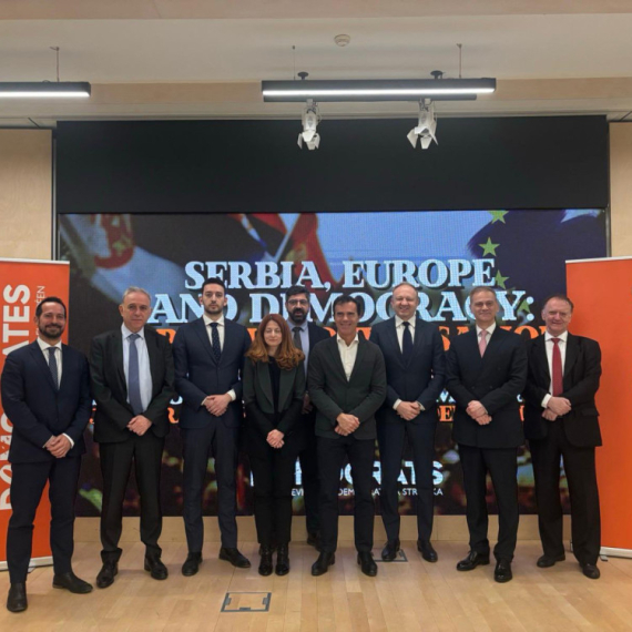 "Gubitnička žurka u Parizu"; Dan nakon prijema Kurtija i srpska opozicija u Francuskoj