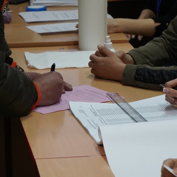 Američki posmatrač šokiran blokaderima koji šire strah; Oduševljen organizacijom izbornog procesa VIDEO