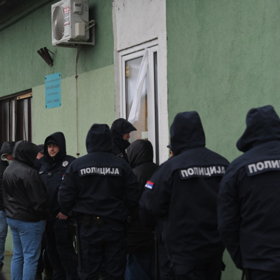 Jezivo nasilje blokadera tokom lokalnih izbora; "Nadali su se da će u nedelju pasti mrtva glava"