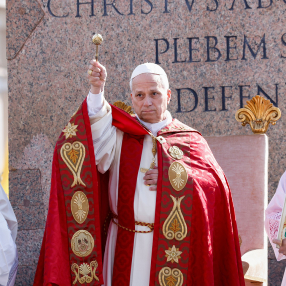 Papa uperio prst? "Bog odbacuje molitve vođa koji vode ratove, ruke su im pune krvi"