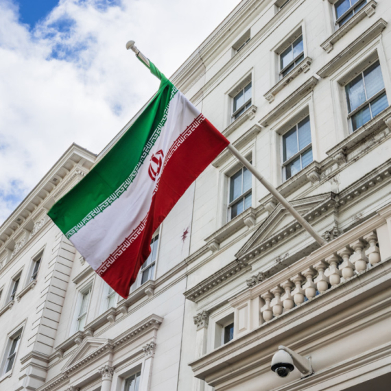 Nastavlja se drama u Bejrutu; "Iranski ambasador pije kafu i ruga se Libanu"