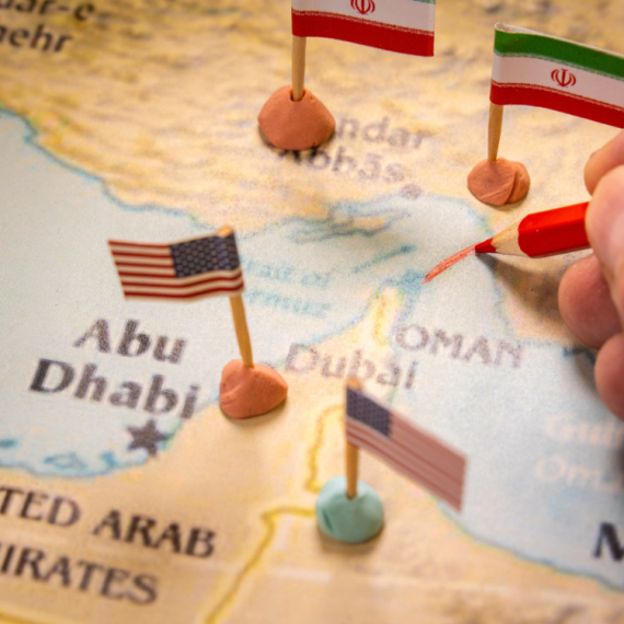 Iranians offer a 10-point ceasefire: "Two million dollars per ship and we will open the Strait of Hormuz"