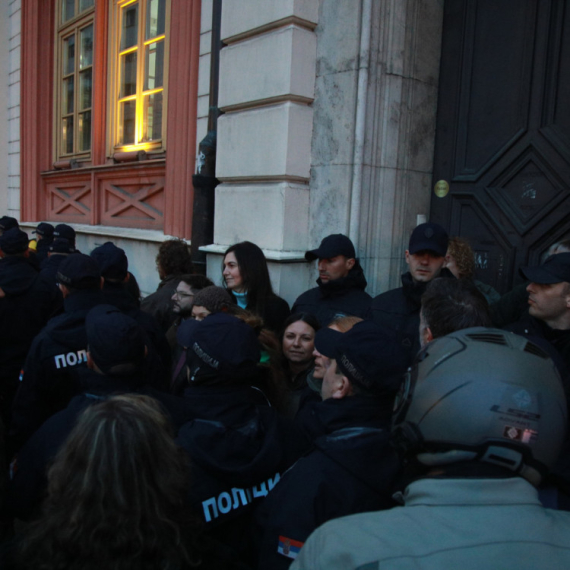 Mediji: Blokaderi se sastali sa dekanom Medicinskog fakulteta, pa mu ukrali novčanik