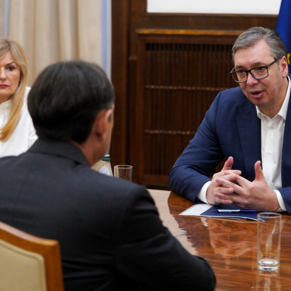 Vučić održava konsultacije; Završen sastanak sa predstavnicima Pokreta socijalista FOTO