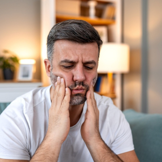 Raste broj obolelih među mladima: Evo kako da na vreme prepoznate opasan rak