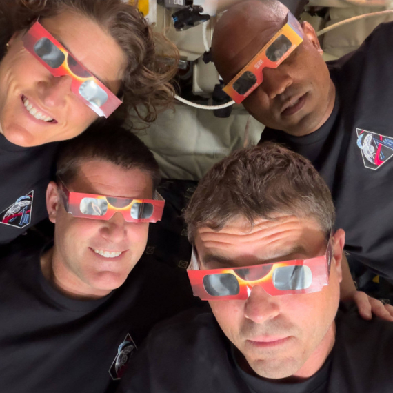 Pao prvi selfi u svemiru: "Zdravo, Meseče, lepo te je opet videti" FOTO