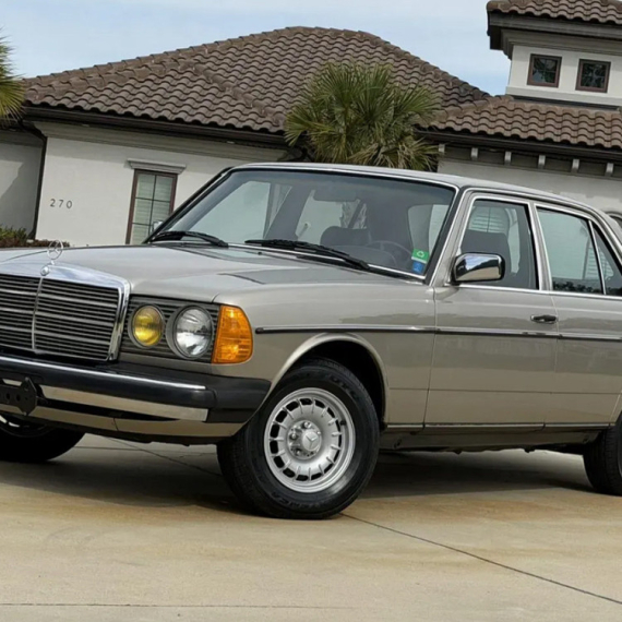 Vremeplov na točkovima: Mercedes iz 1985. sa kilometražom kao da je iz 2025. FOTO/VIDEO