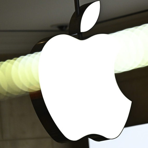 iPhone Fold stiže 2026: Da li će "nevidljivi" ekran uništiti konkurenciju?