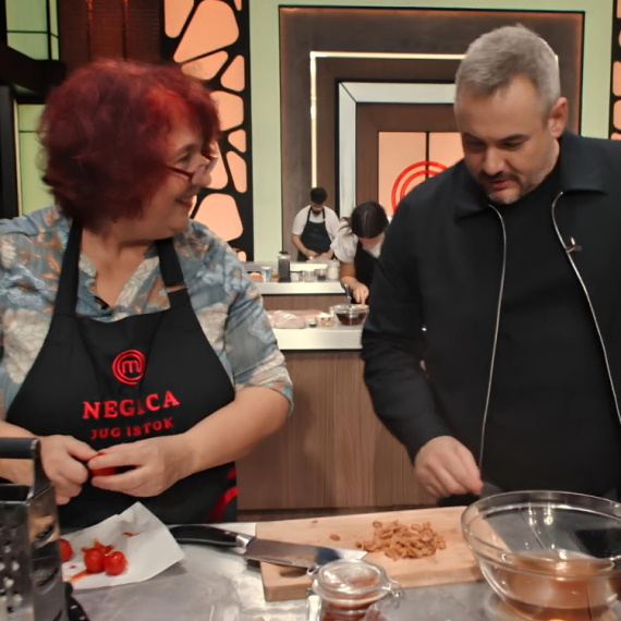 "Jedva čekam Negice sa vama da popijem kafu": Sudija Filip probao njene čvarke, pa došao na sjajnu ideju