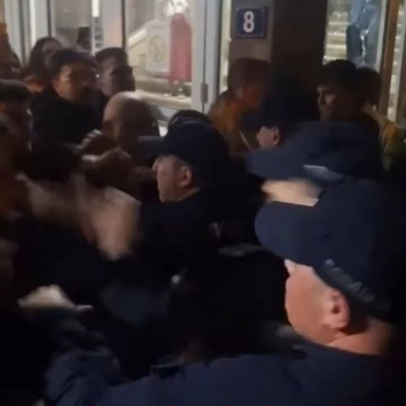 Oglasio se Medicinski fakultet: Blokaderi ugrožavali živote članova Izborne komisije