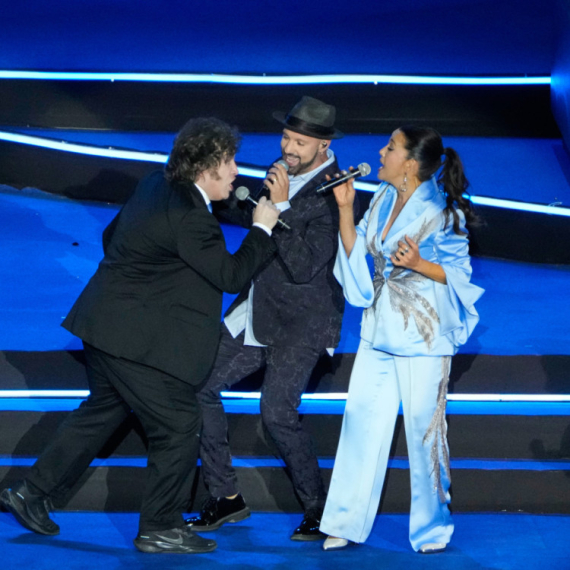 Milej uzeo mikrofon, Netanjahu tapše VIDEO