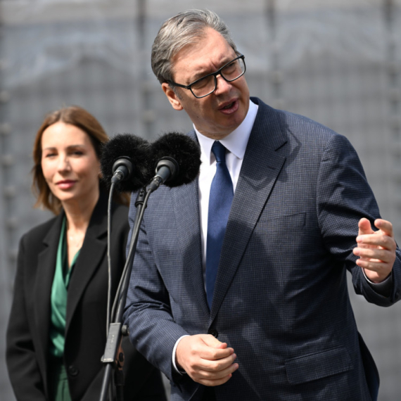 Vučić: "Suviše volim Srbiju da bih moćnicima bio po volji"; "Zanima me samo podrška naroda"