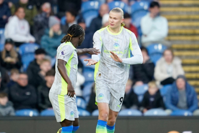 Slika za Arsenal plače i kad ne igra – Haland vratio Siti na vrh i izbacio Barnli iz Premijer lige!