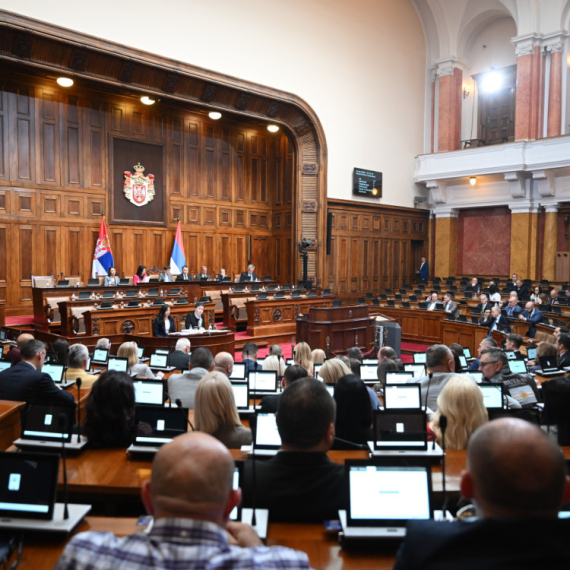 U toku Sednica Narodne skupštine; Usvojeni zakoni – jedan donet prvi put u Srbiji; Uvodi se "Uzbunjivač"