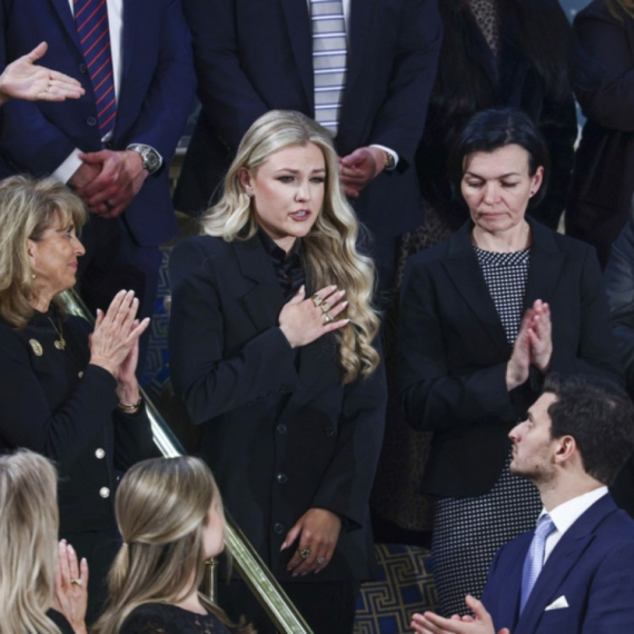 Erika Kirk hitno evakuisana nakon pucnjave:  "Samo želim da idem kući" VIDEO