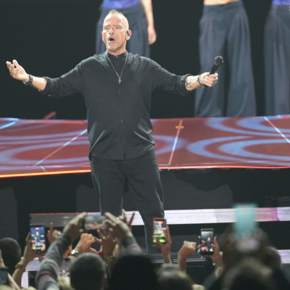 Eros Ramacoti održao koncert u punoj Beogradskoj areni: Pozdravio fanove na čistom srpskom