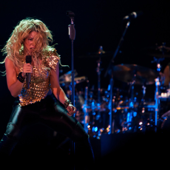 Tehničar stradao tokom postavljanja bine za Šakirin koncert: Ostao zaglavljen u dizalici