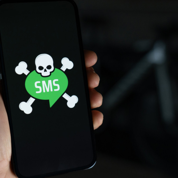 Šta je "SMS blasting"? Nova vrsta prevare stigla u Srbiju, meta su svi korisnici telefona