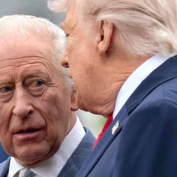 Tramp nizao neprijatne šale pred kraljem Čarlsom: "Nećemo dostići taj rekord, draga" FOTO/VIDEO