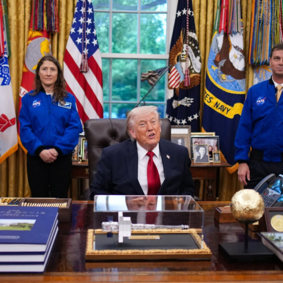 Tramp se sastao sa Artemis II ekipom pa najavio objavu tajnih NLO dosijea: "Ljudi će biti iznenađeni"